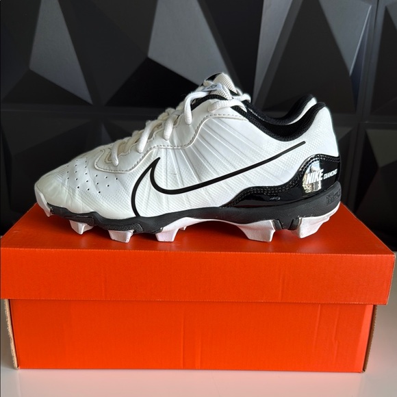 Nike Cleats - Picture 2 of 11